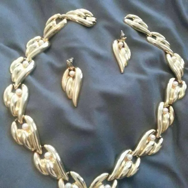 vintage jewlery set photo 1