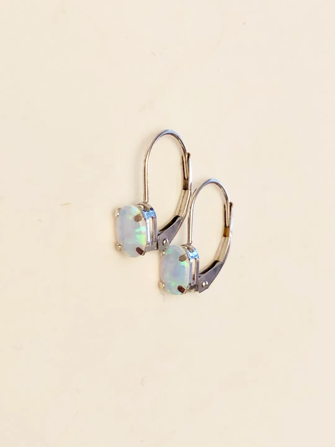 14k White Gold Leverback Earrings. photo 1