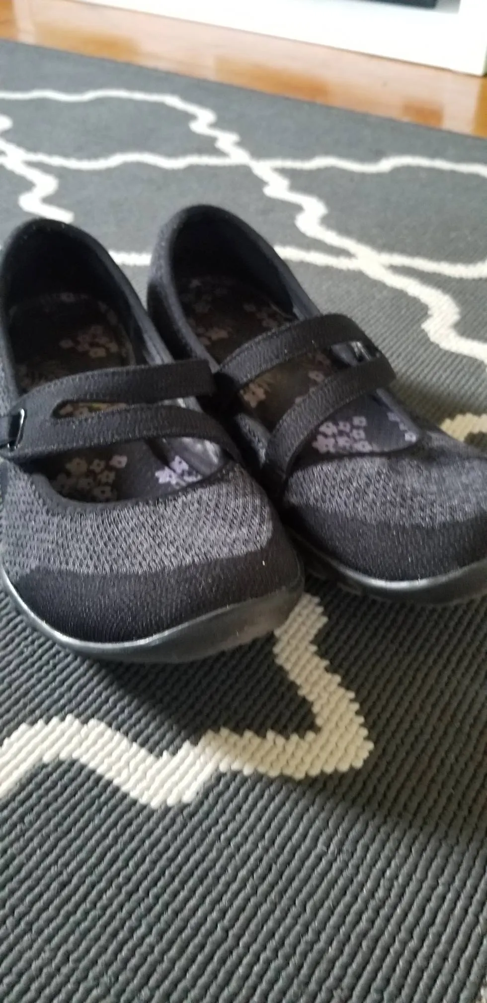 Sketchers Size 6 photo 1