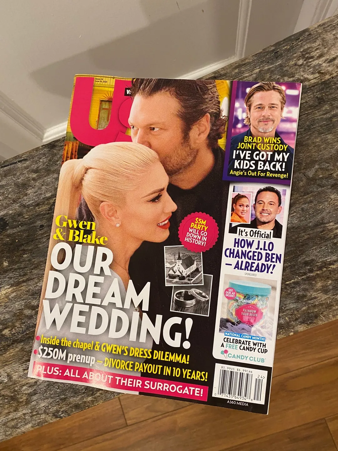 Celeb Magazine 📖 photo 1