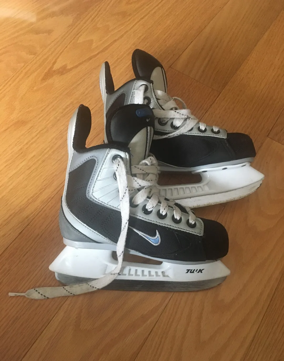 Nike Flexlight 2 Kids Hockey Skates photo 1