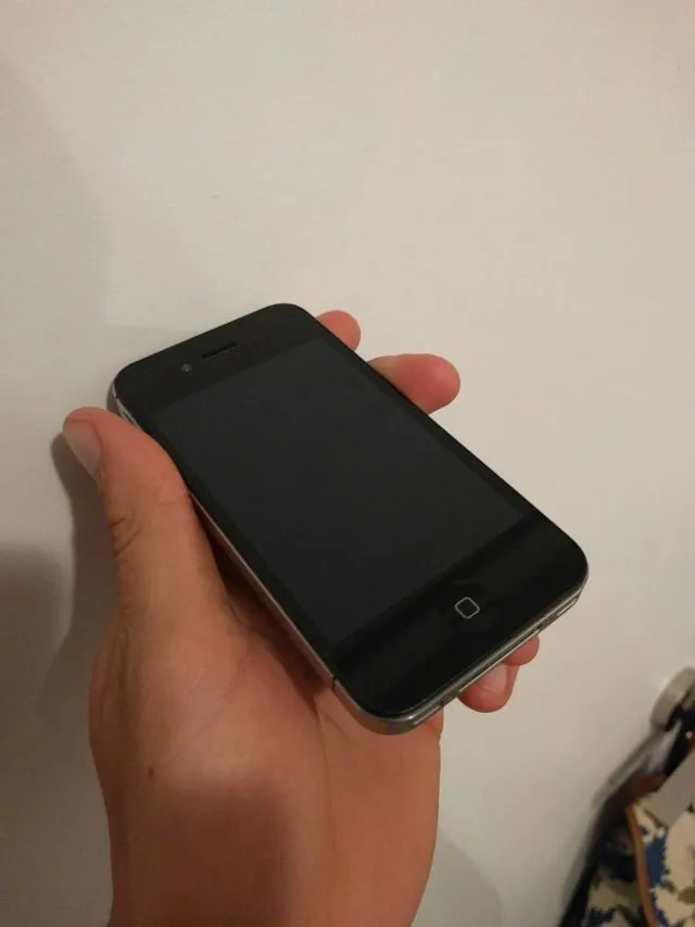 iPhone 4s photo 1