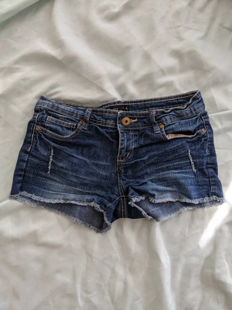 Shorts photo 1