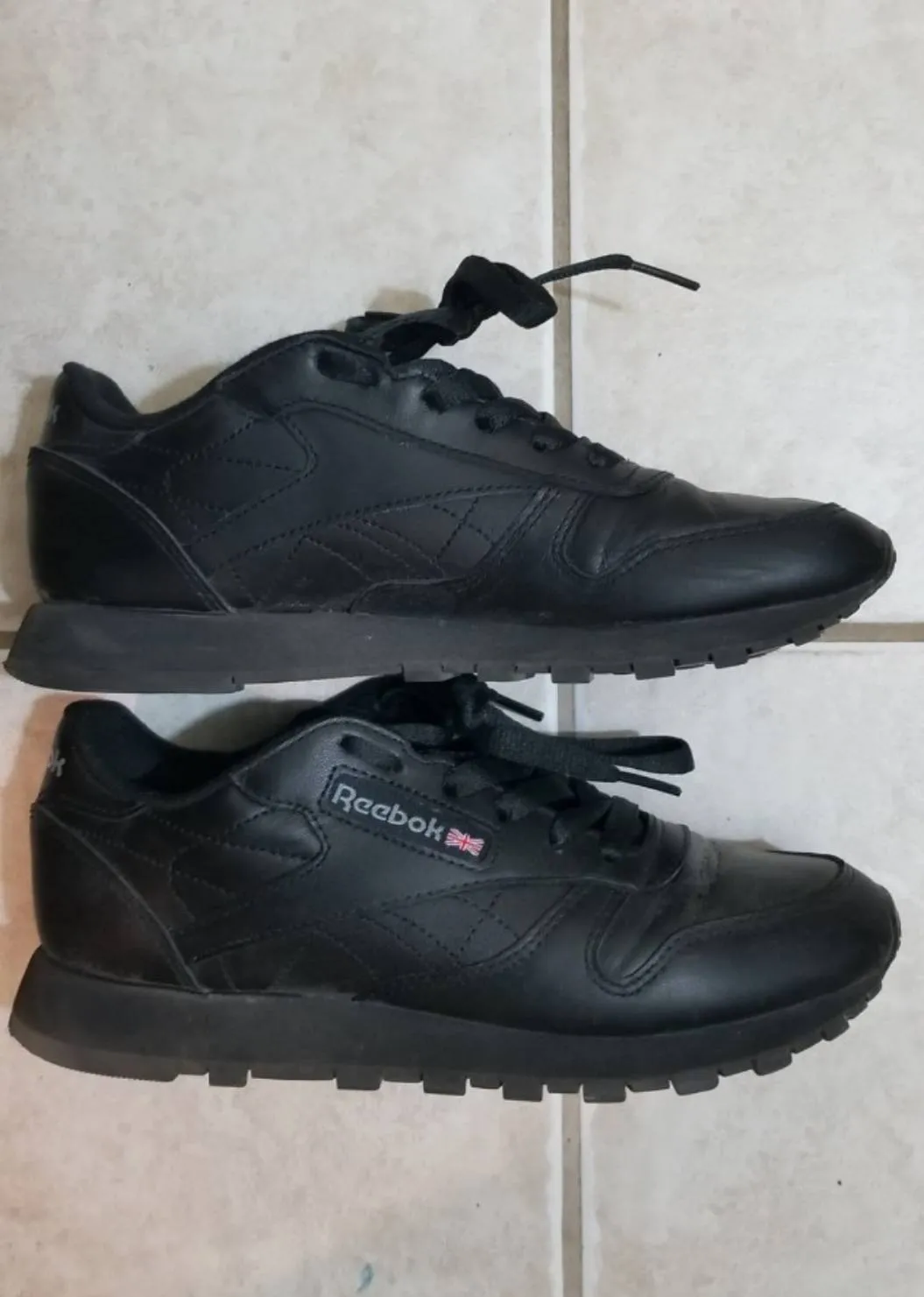 Reebok Classics Size 6 photo 1