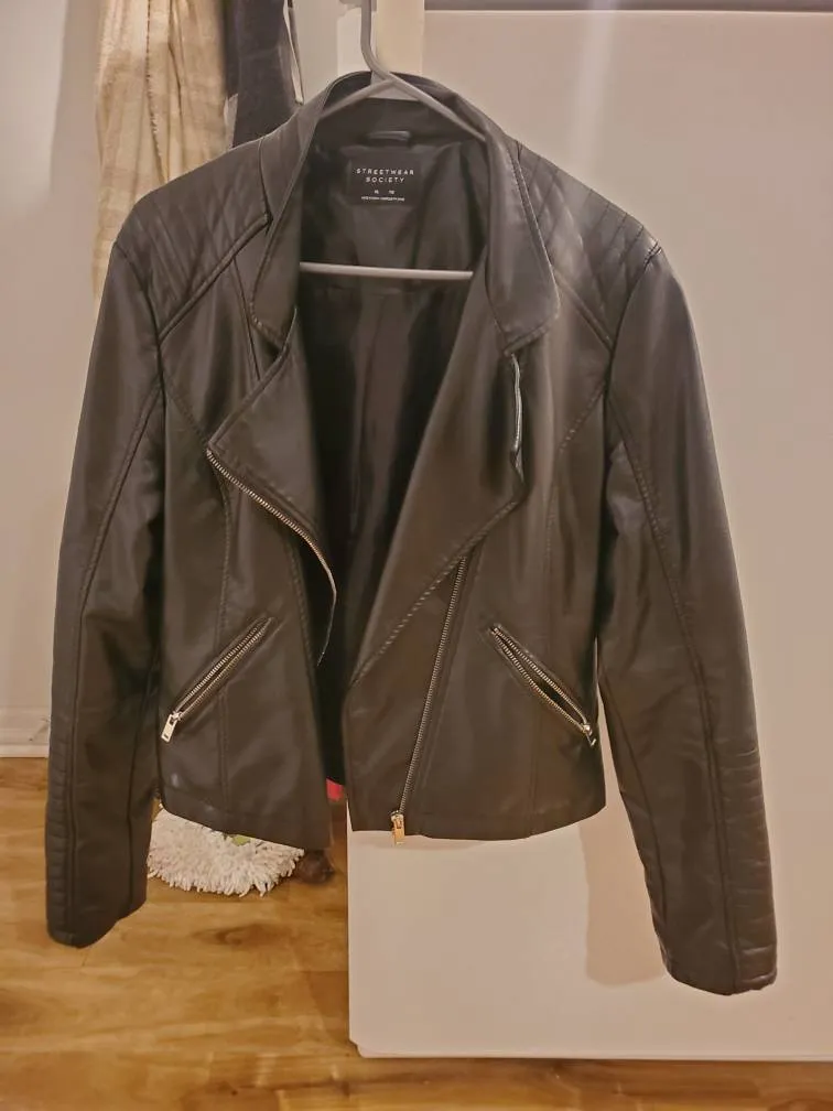Large Women's Leather Jacket photo 1