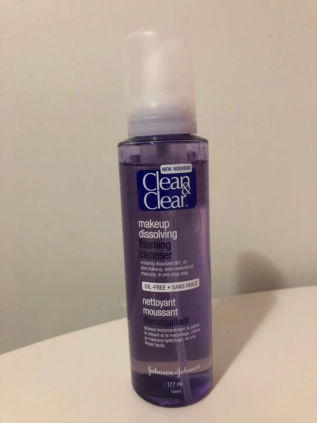 Clean&Clear Makeup Dissolving Cleanser photo 1