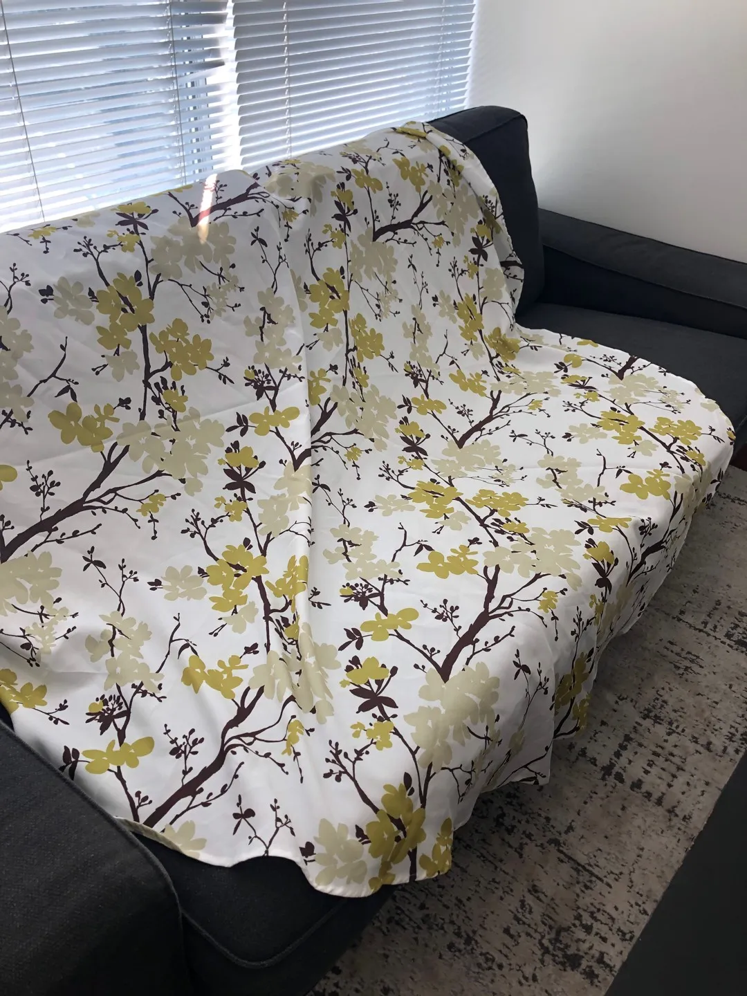 2 Circle Floral Tablecloths photo 1