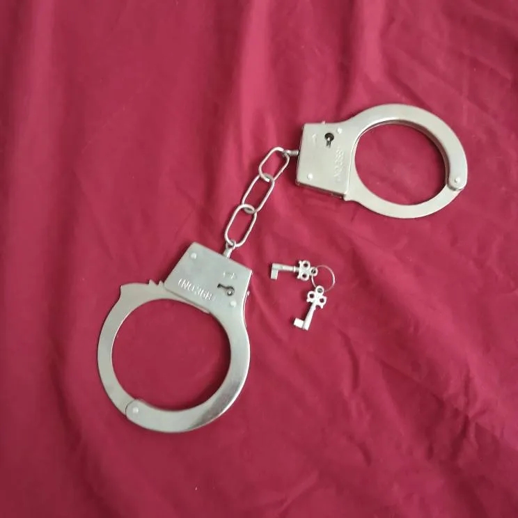 Hurt Me Hand Cuffs With Little Cute Keys photo 1