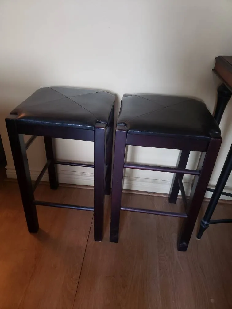 2 Bar Stools photo 1