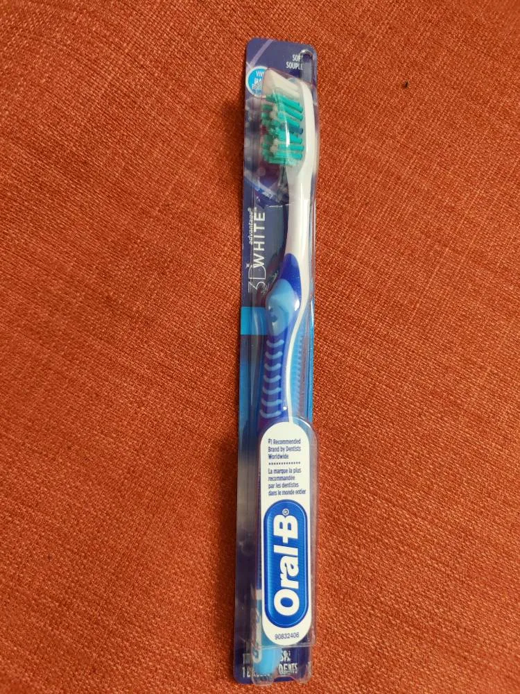 Oral B Toothbrush, Good Quality photo 1
