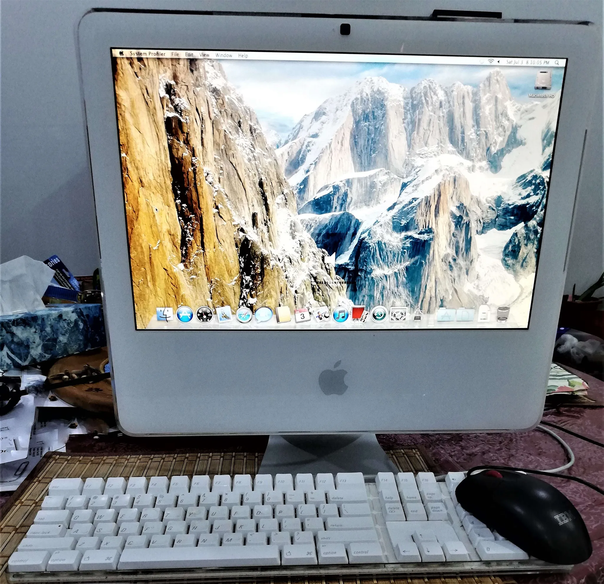 A nice, vintage working Imac with 17" screen. photo 1