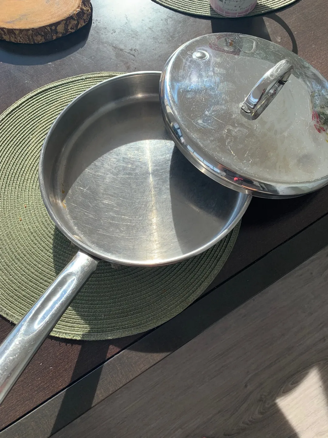 Solid Metal Pan With Lid photo 1