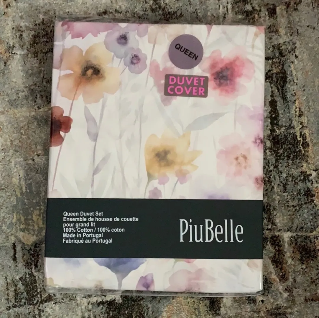 Queen Duvet Set (1 Duvet and 2 pillow covers) photo 1