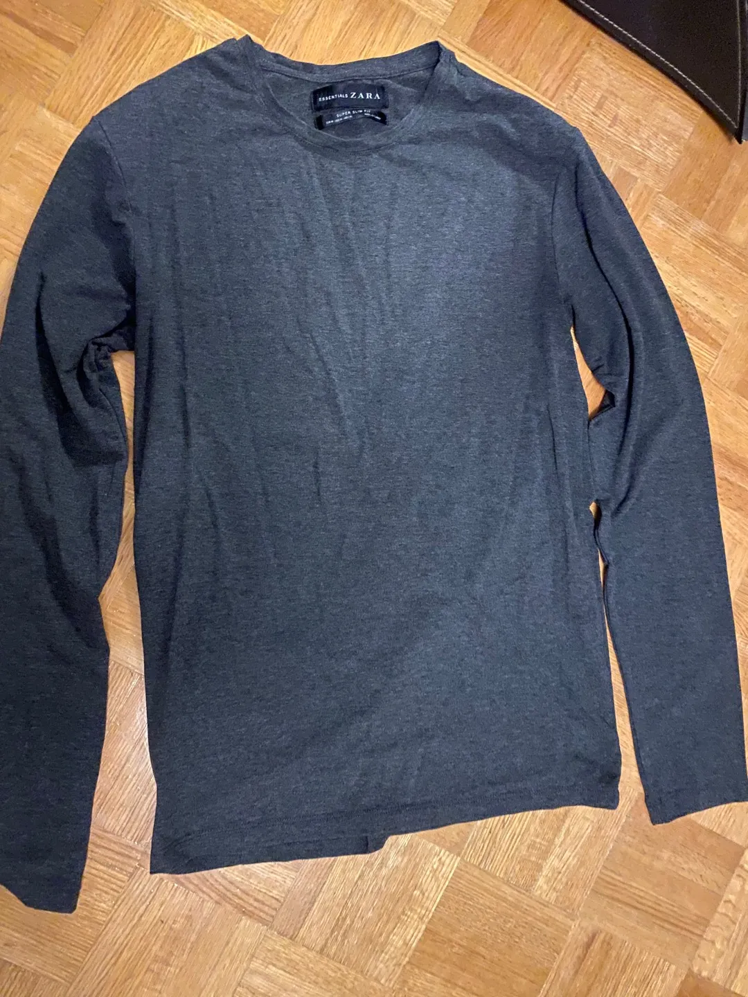 Zara Longsleeve photo 1