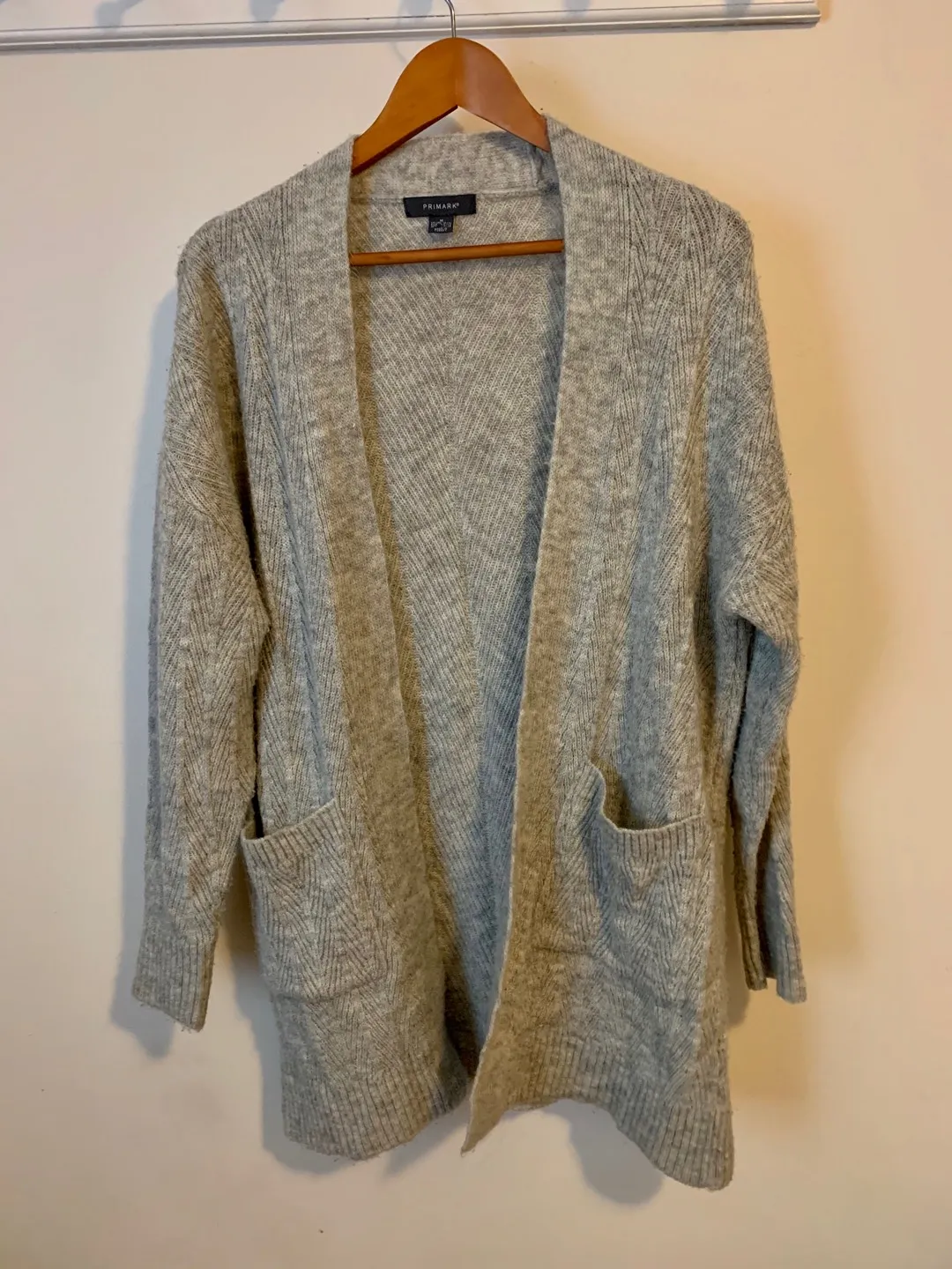 Cozy Grey Cardigan With Pockets Size M photo 1