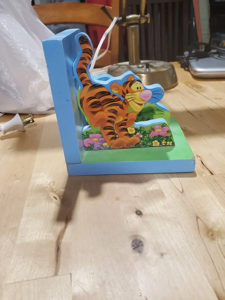 😇 - Tigger Book End photo 1
