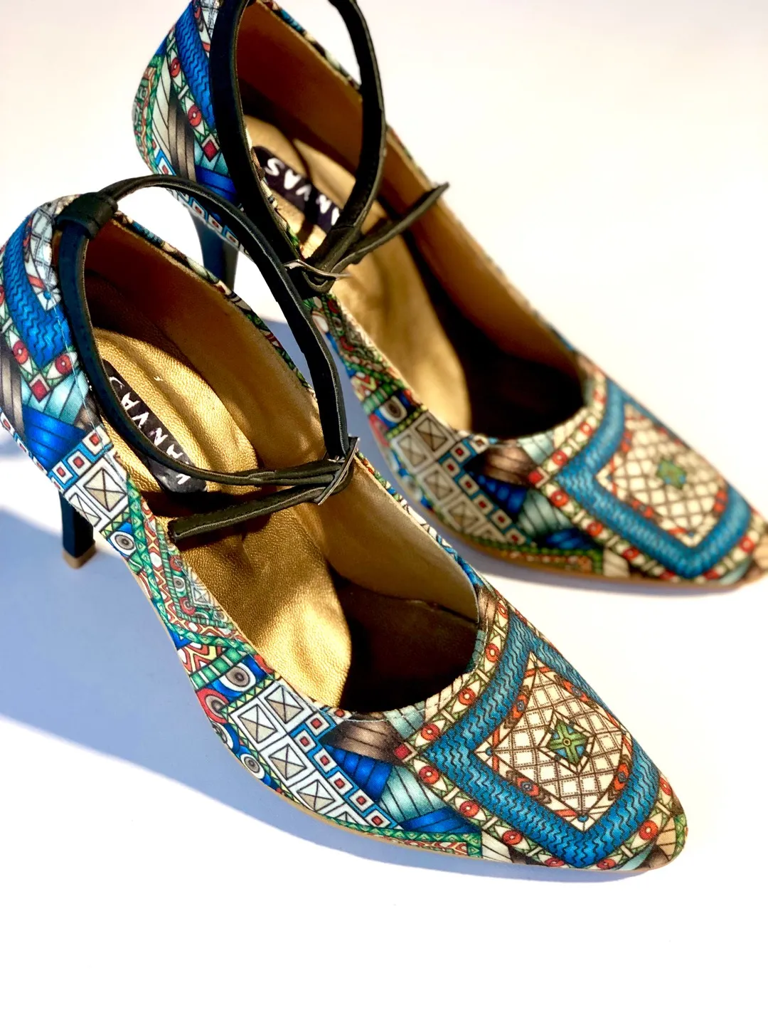 Women's Heels / Strappy Sandals Size 37/ US Size 6 photo 1