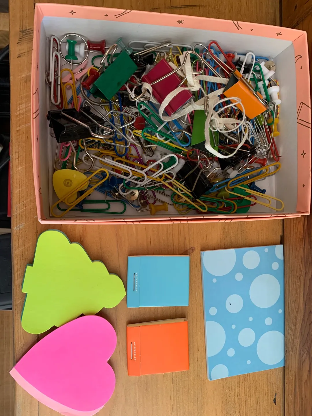 Paper Clips And Push Pins photo 1