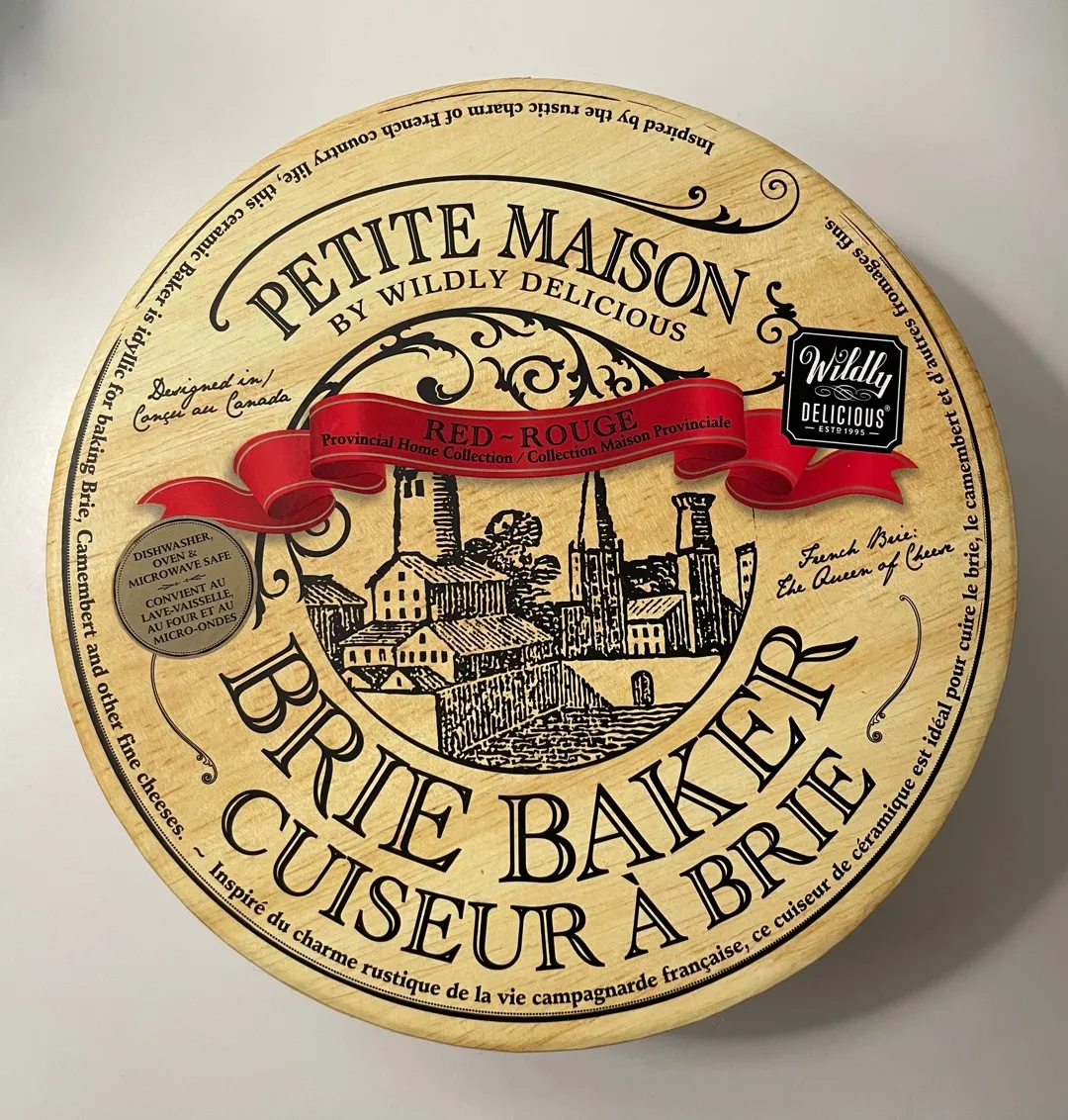 BNIB Petite Maison Brie Baker photo 1