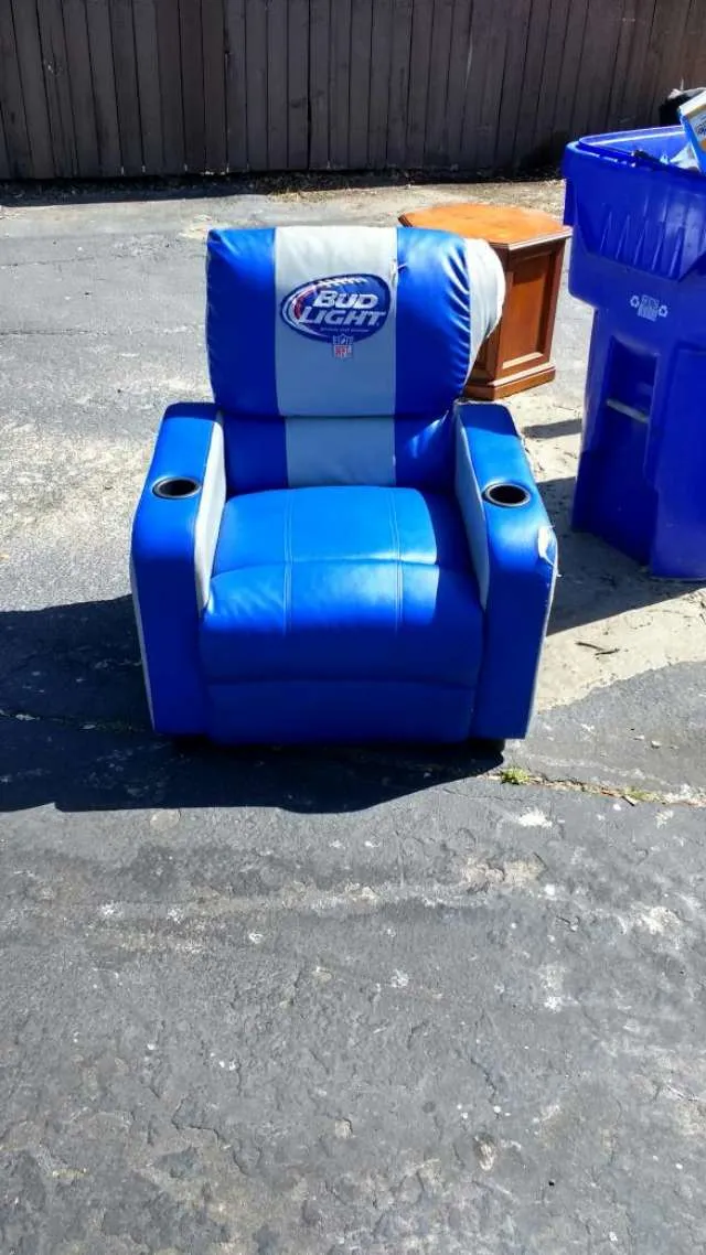 Budlight Pullout Bro Chair photo 1