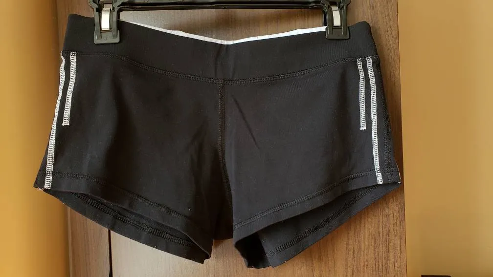 Lululemon Hot Shorts photo 1