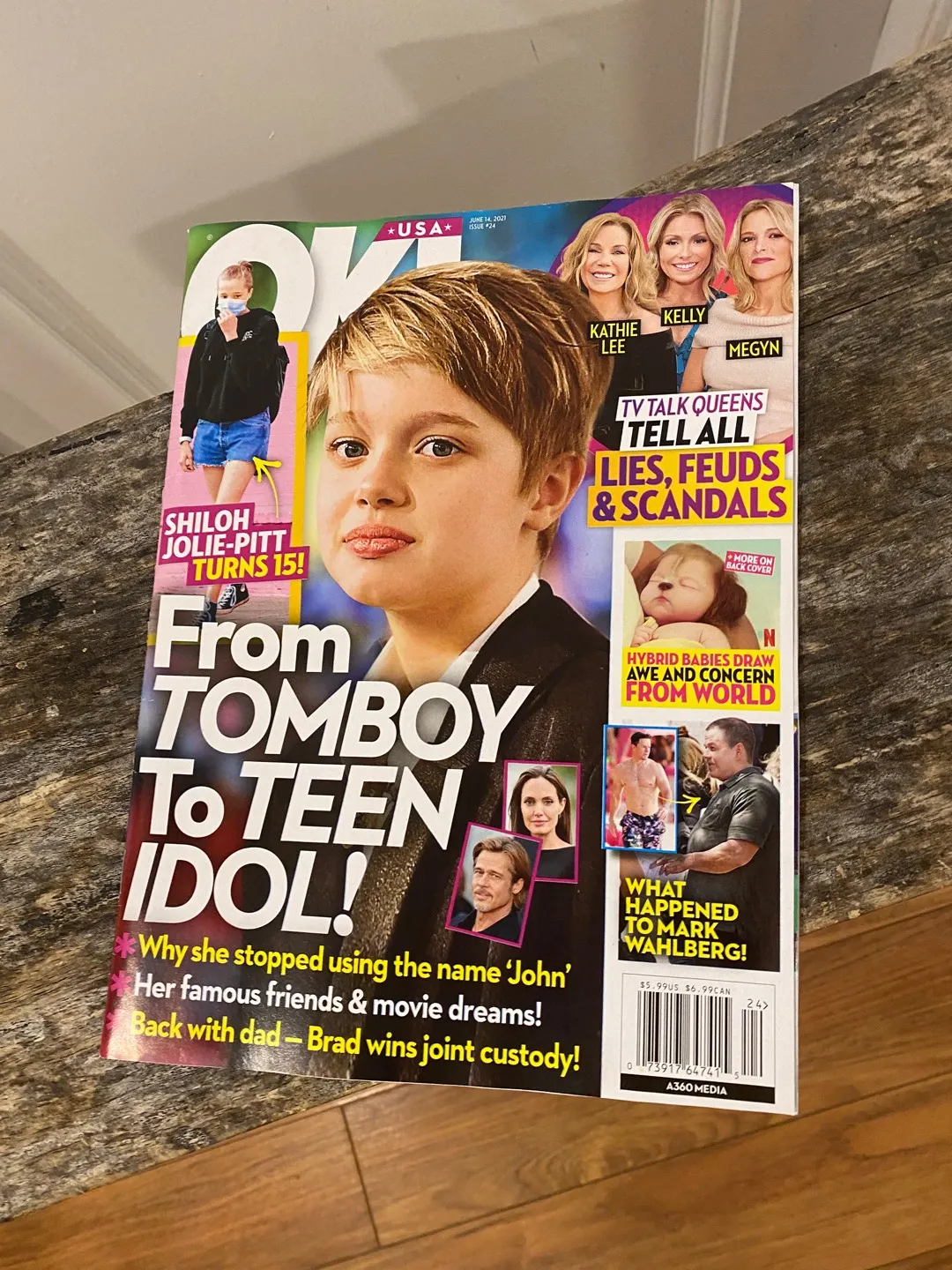 Celeb Magazine 📖 photo 1