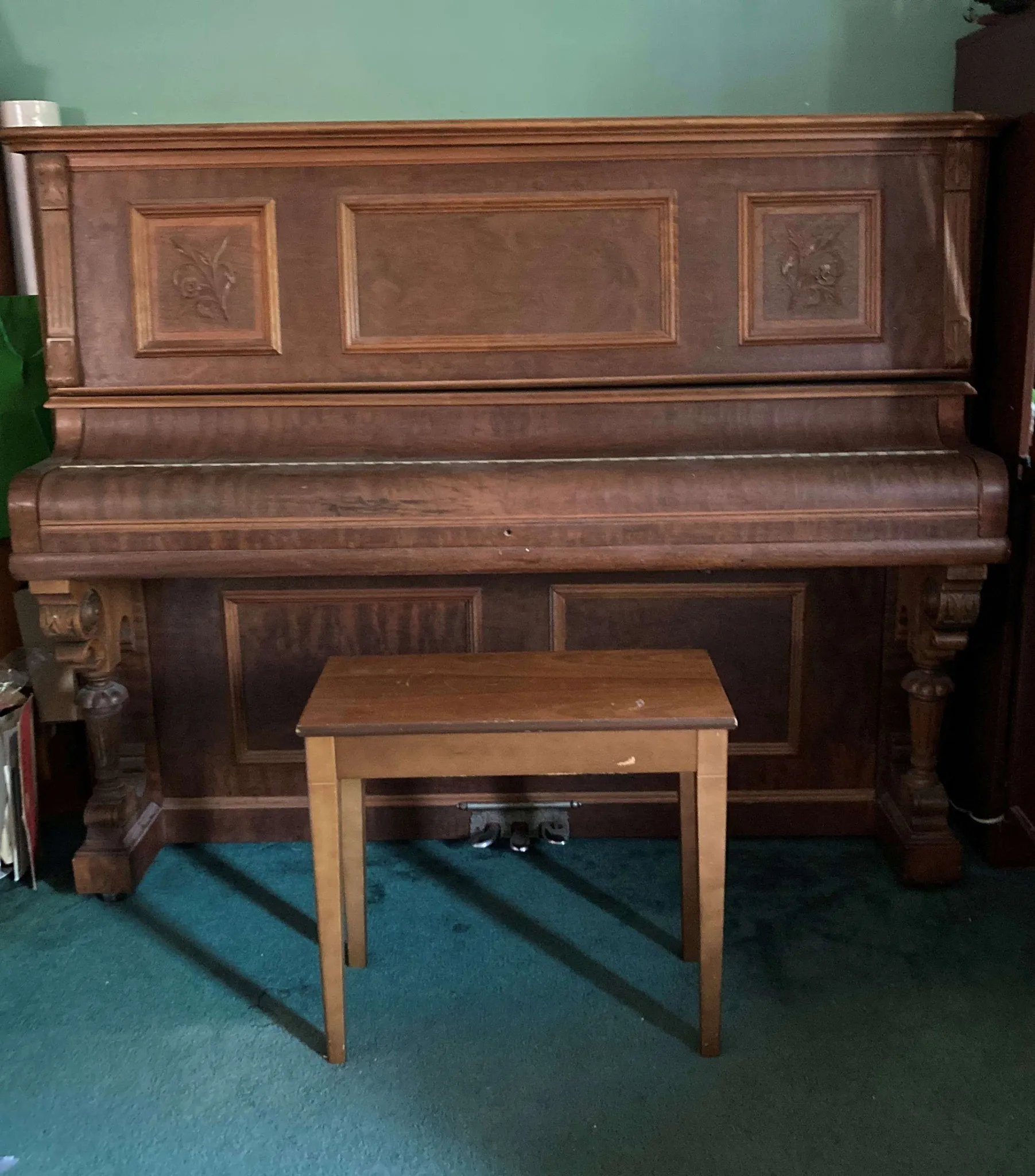 Upright Piano photo 1