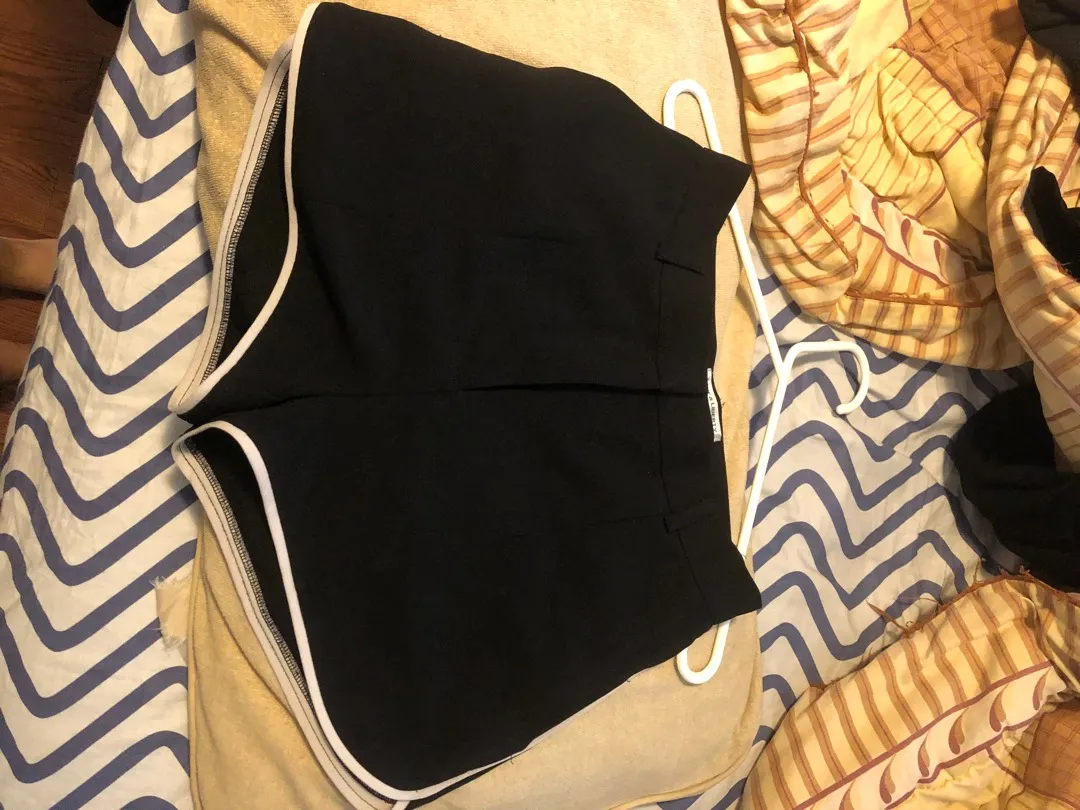 BLACK SHORTS WITH WHITE TRIMMING photo 1