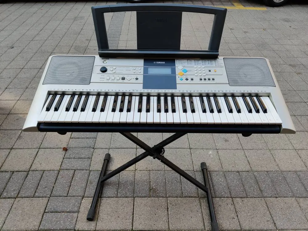 Yamaha Keyboard photo 1