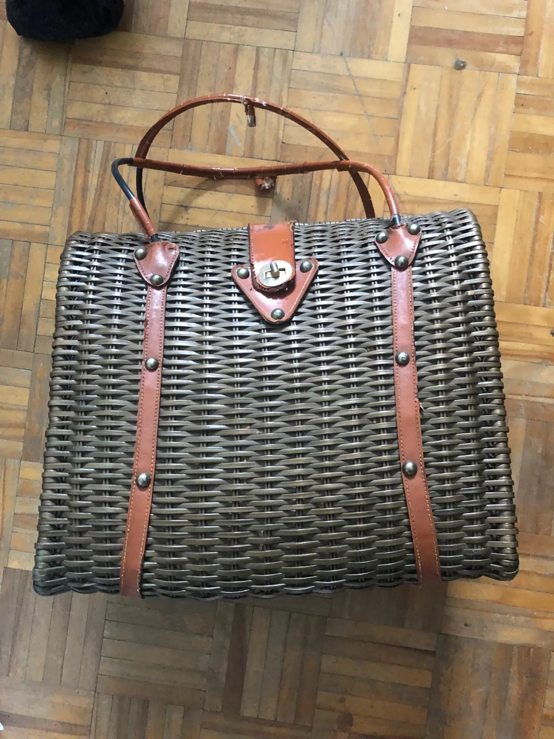 Vintage Wicker Picnic Basket/Large bag photo 1