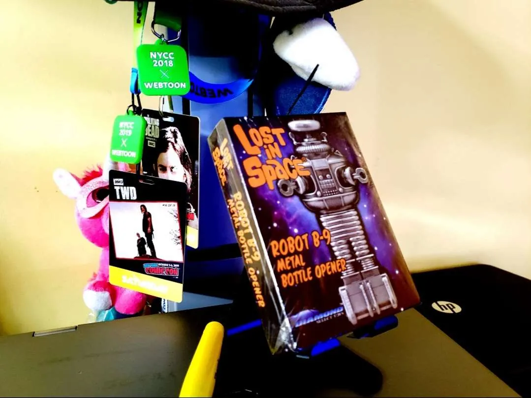 Robot   bottle opener  BNIB photo 1