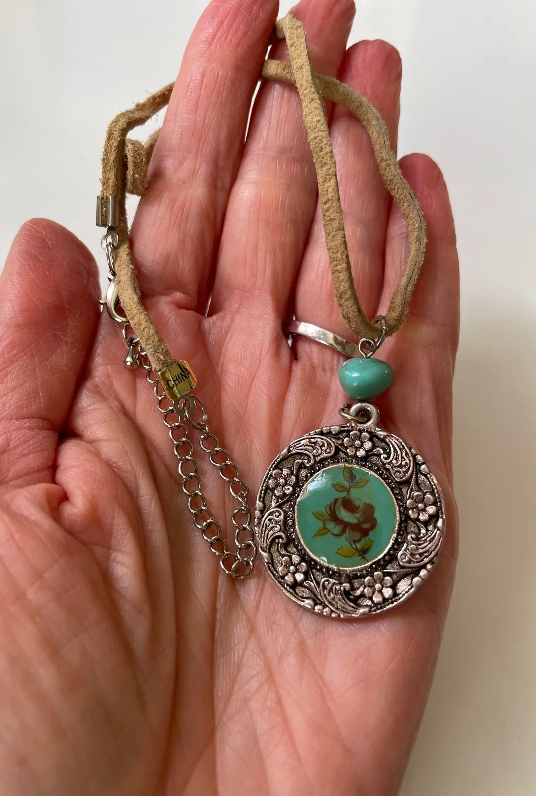 Pendant photo 1