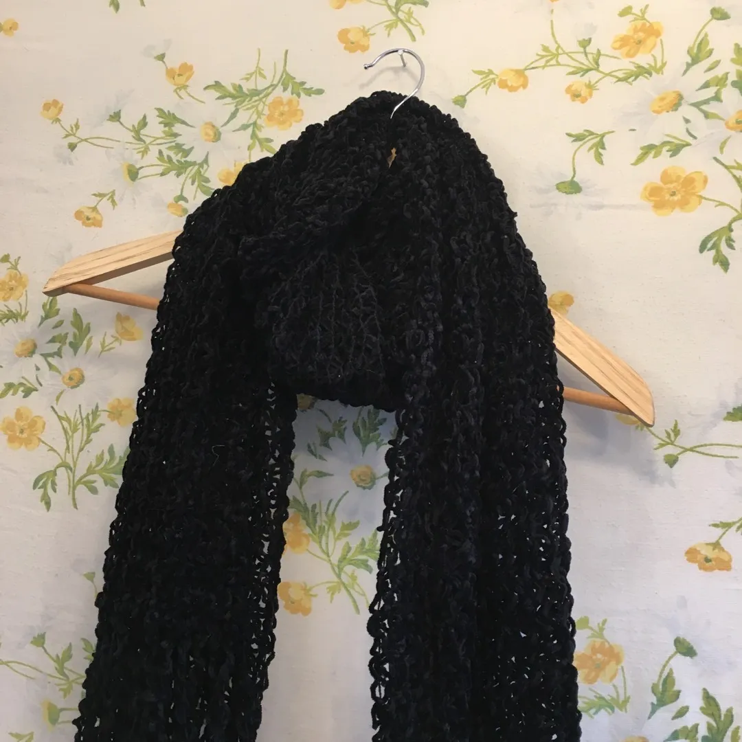 🕷 90s Chenille Scarf photo 1