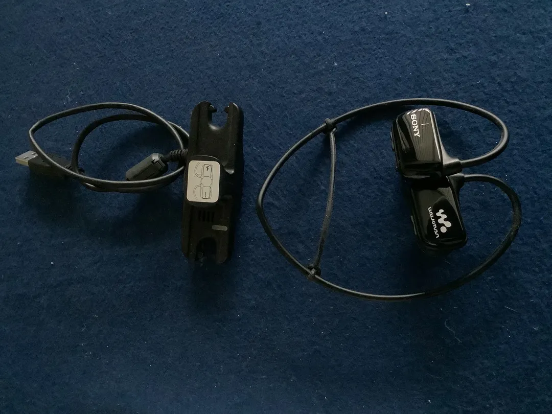 Sony 4 GB Swimming Headphones photo 1