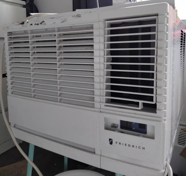 Window Air Conditioner
CP08G10B 7,800 BTU photo 1