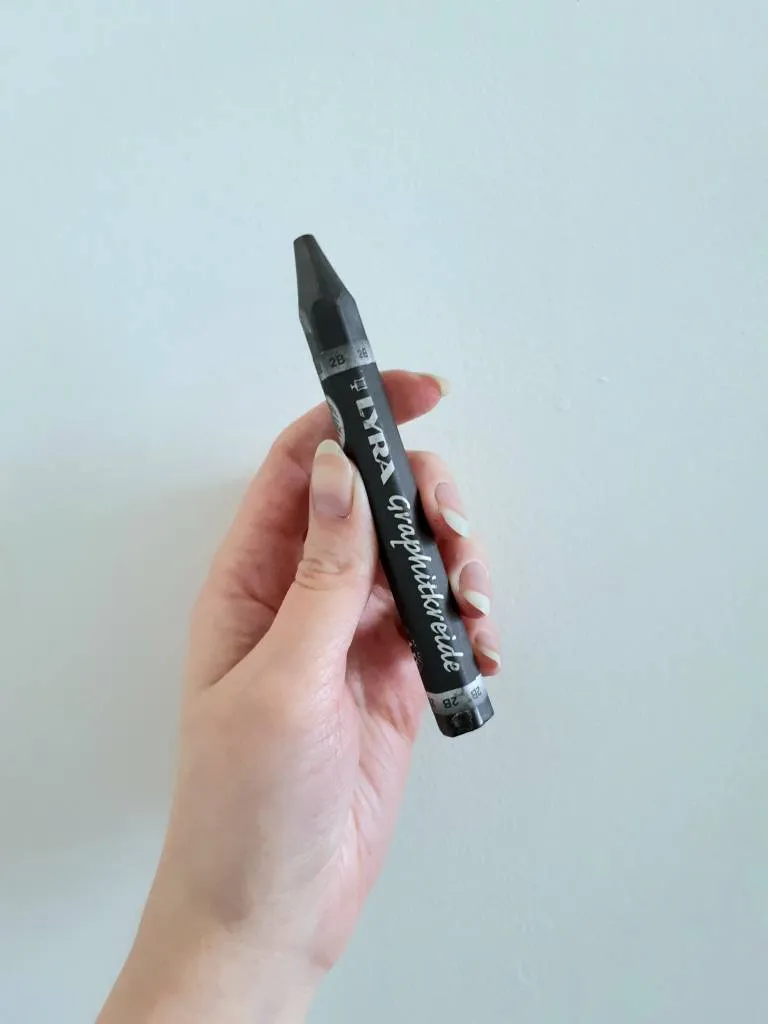 Graphite Crayon photo 1