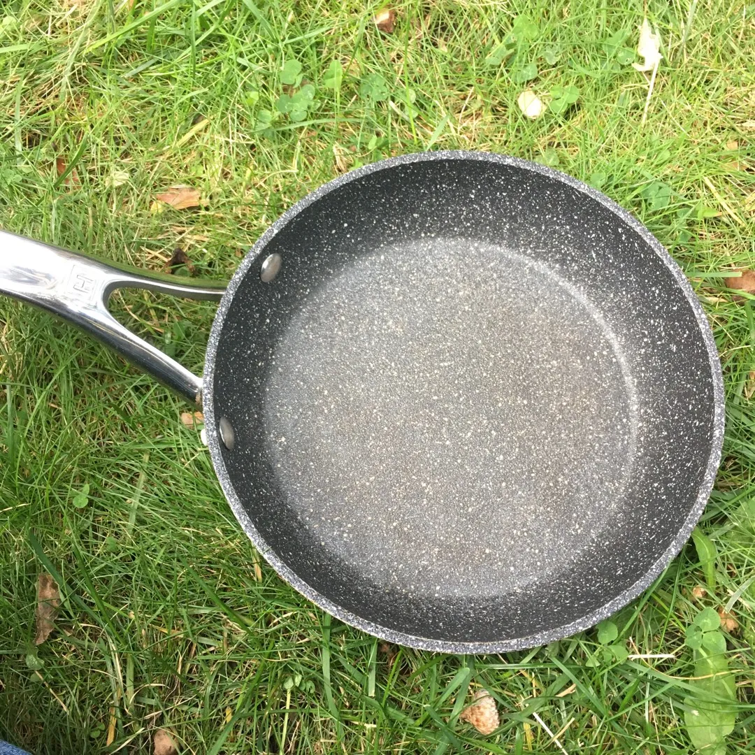 🍳 The Rock frying pan photo 1