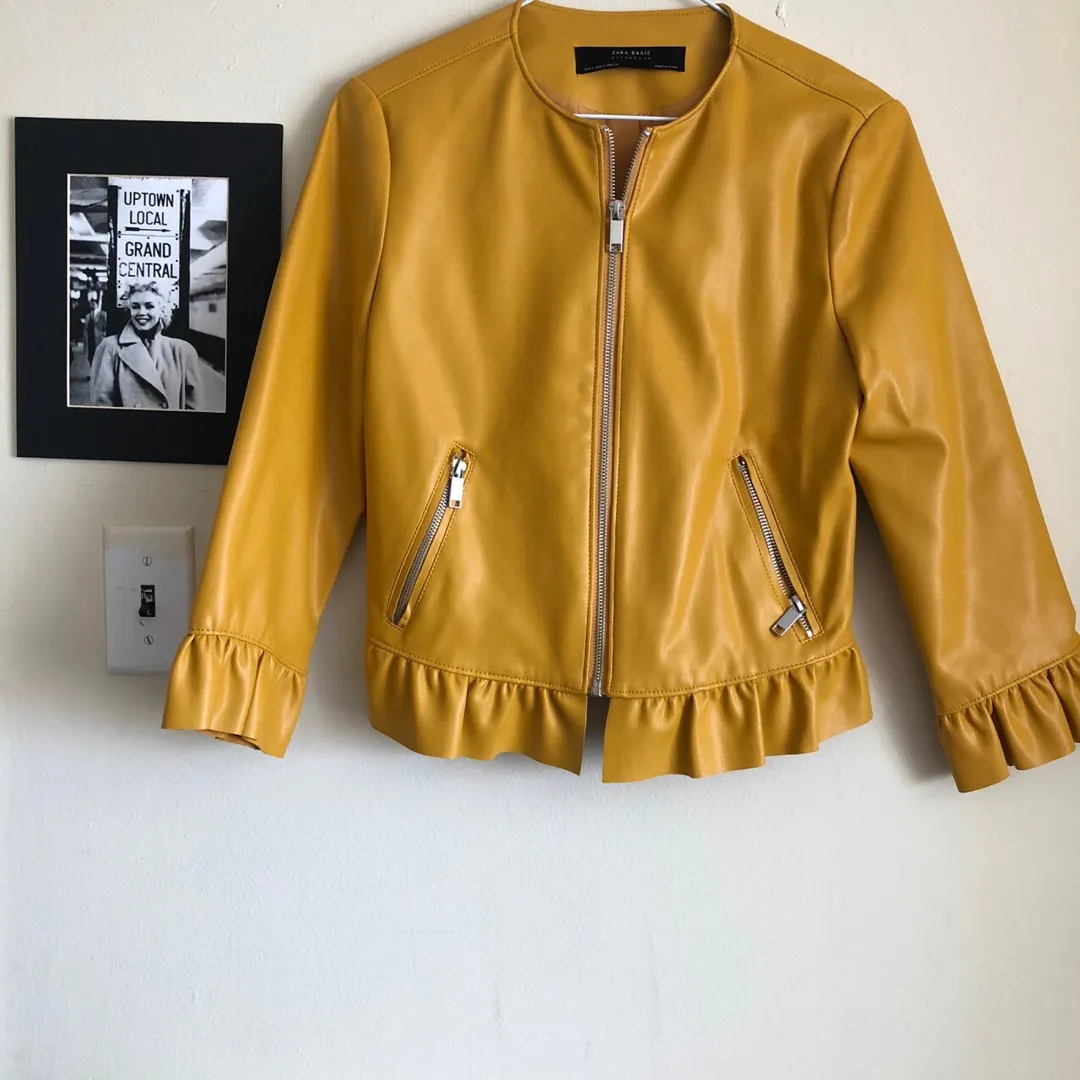 leather jacket with a cute hem photo 1