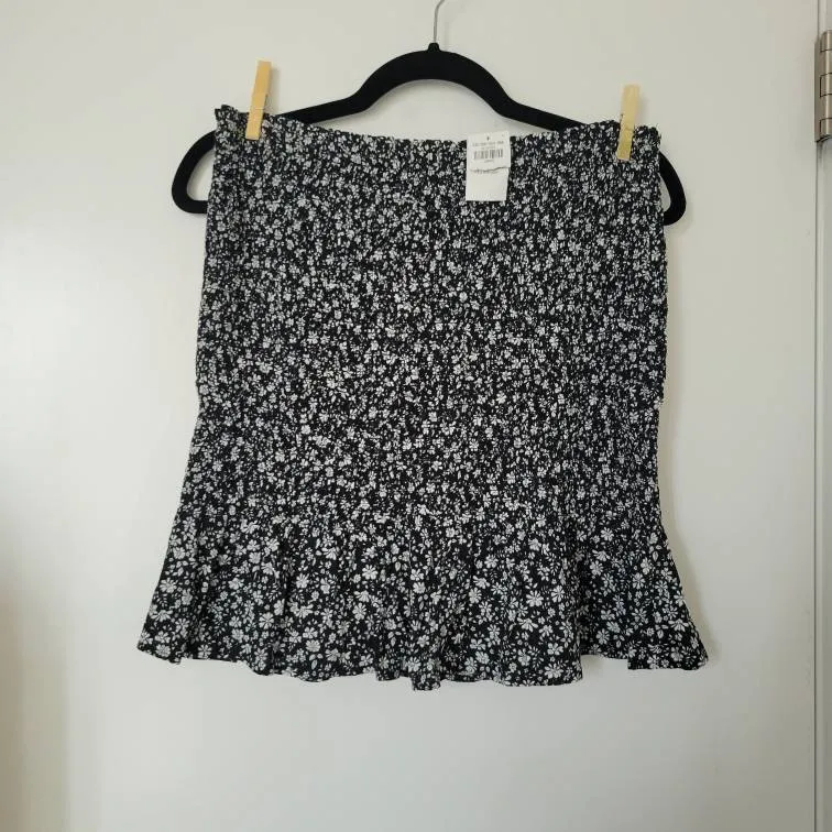 Hollister Skirt Large photo 1