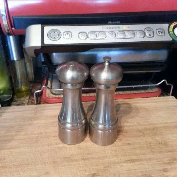 salt and pepper shaker with mill photo 1