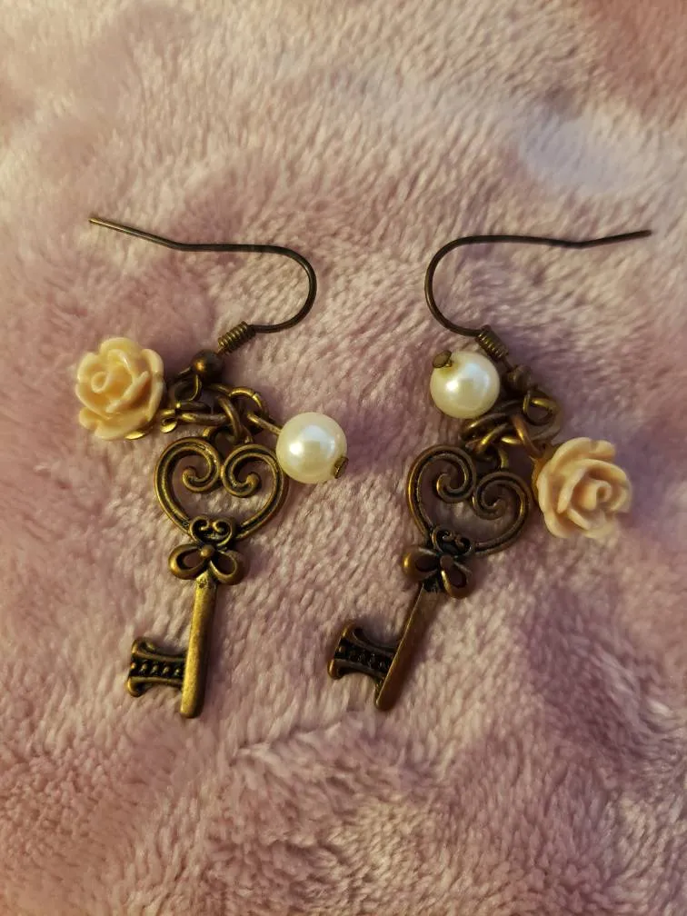 Key Rose Pearl Costume Drop Earrings photo 1