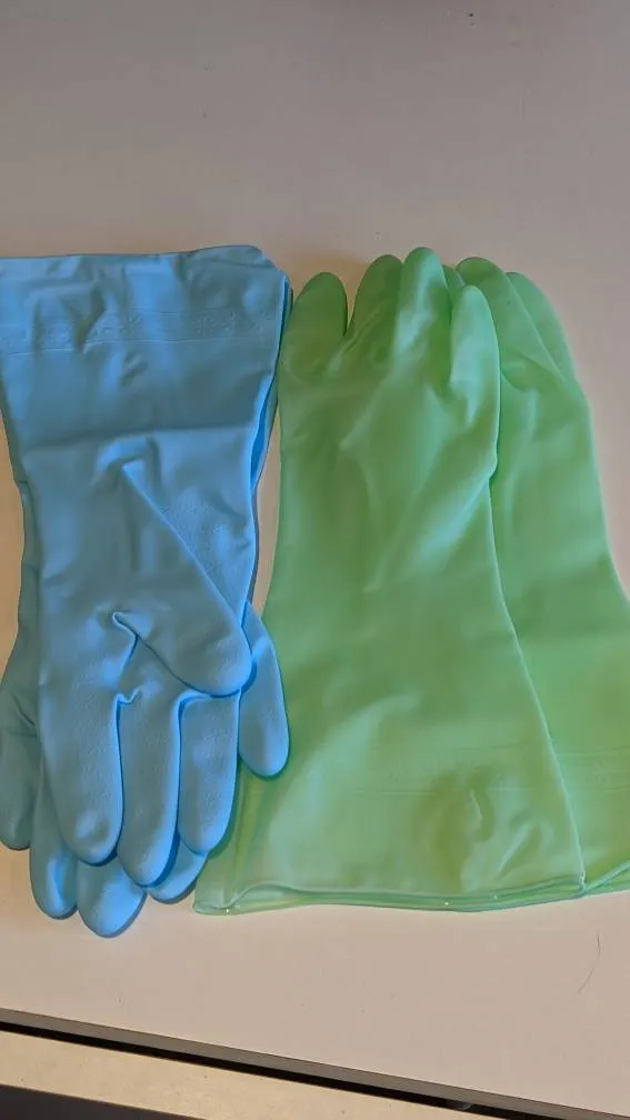 2 Pairs Brand New Medium Cleaning Gloves photo 1