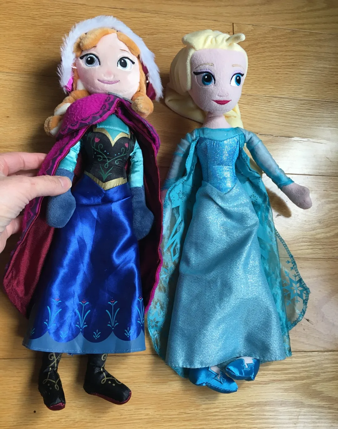 Elsa & Anna Stuffy Dolls photo 1