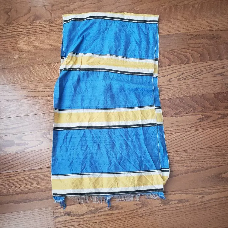 🆓️ Vintage Scarf photo 1