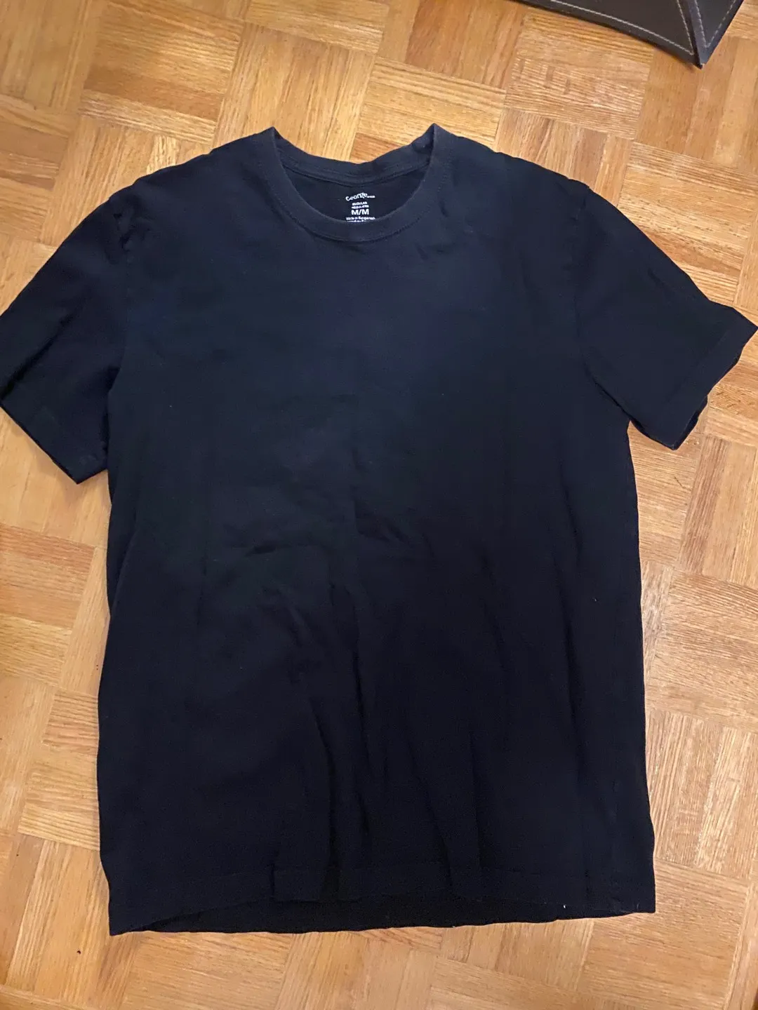 Black T-shirt photo 1
