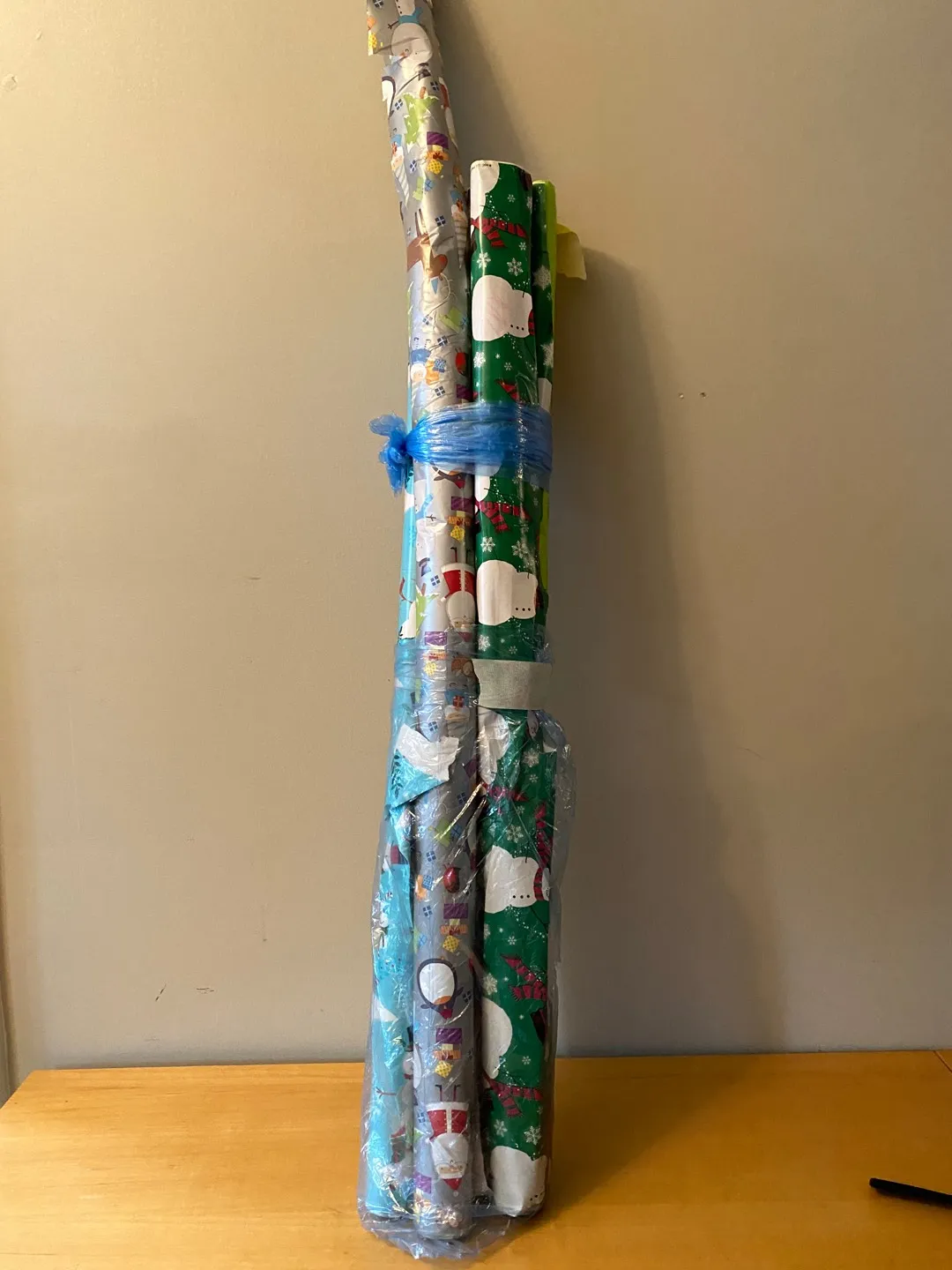 💕 FREE 6 Rolls Of Wrapping Paper photo 1