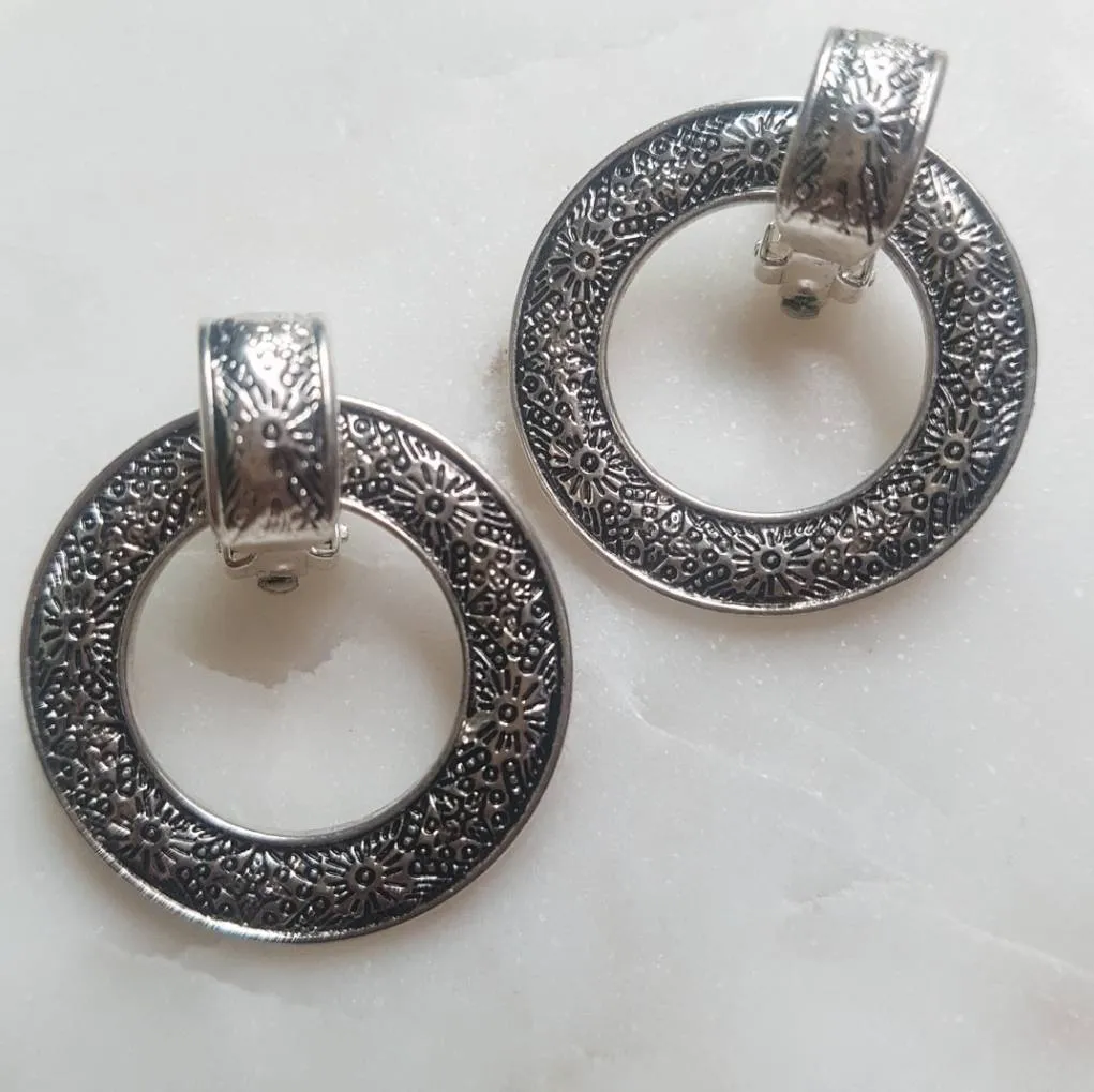 🆓️ FWP Cute Clip-On Earrings photo 1