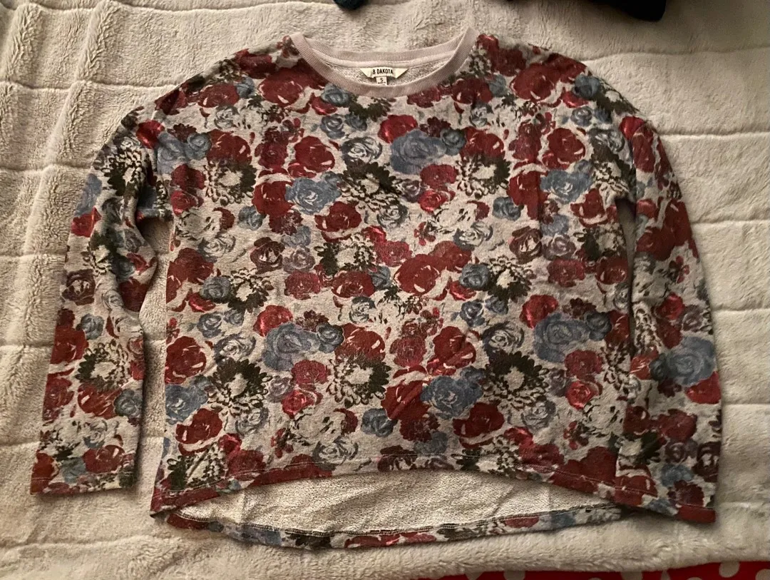 Floral sweatshirt photo 1