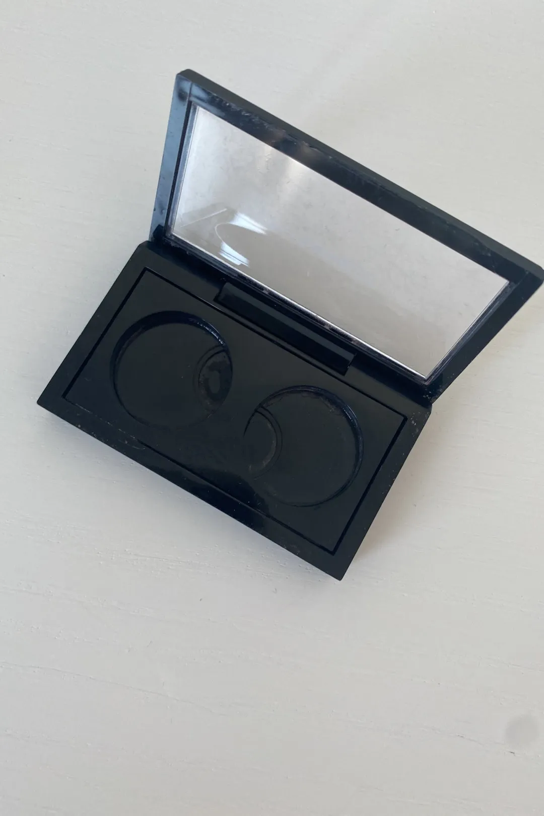 MAC Eyeshadow Compact Case photo 1