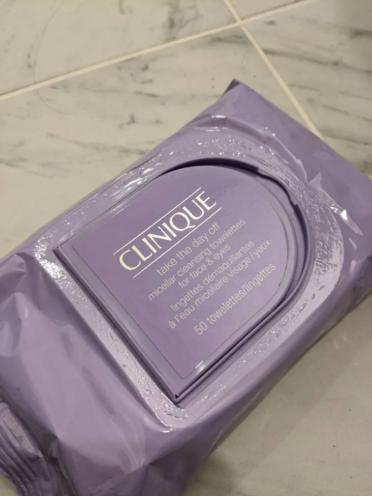 BNIP Clinique Makeup Remover Wipes photo 1